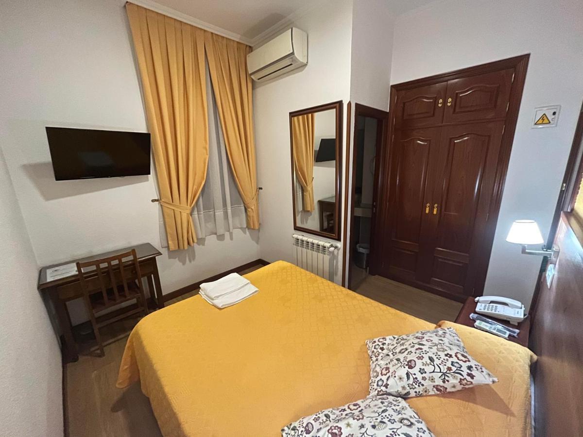 Hostal Edreira Madrid Ngoại thất bức ảnh