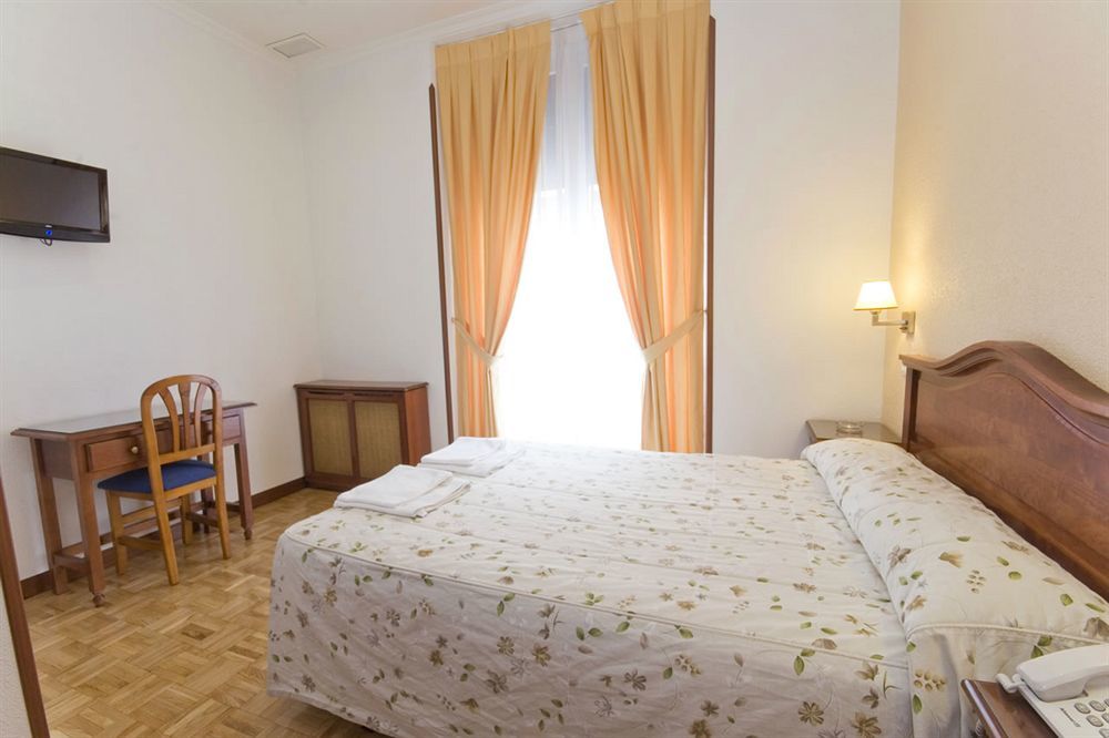 Hostal Edreira Madrid Ngoại thất bức ảnh