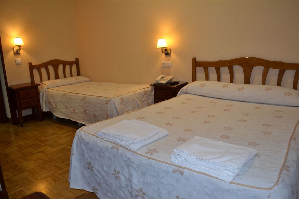 Hostal Edreira Madrid Ngoại thất bức ảnh