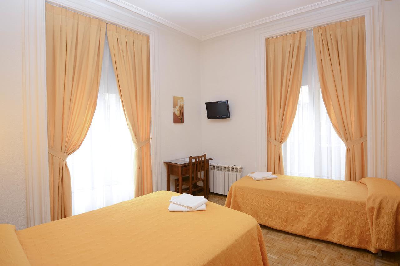 Hostal Edreira Madrid Ngoại thất bức ảnh