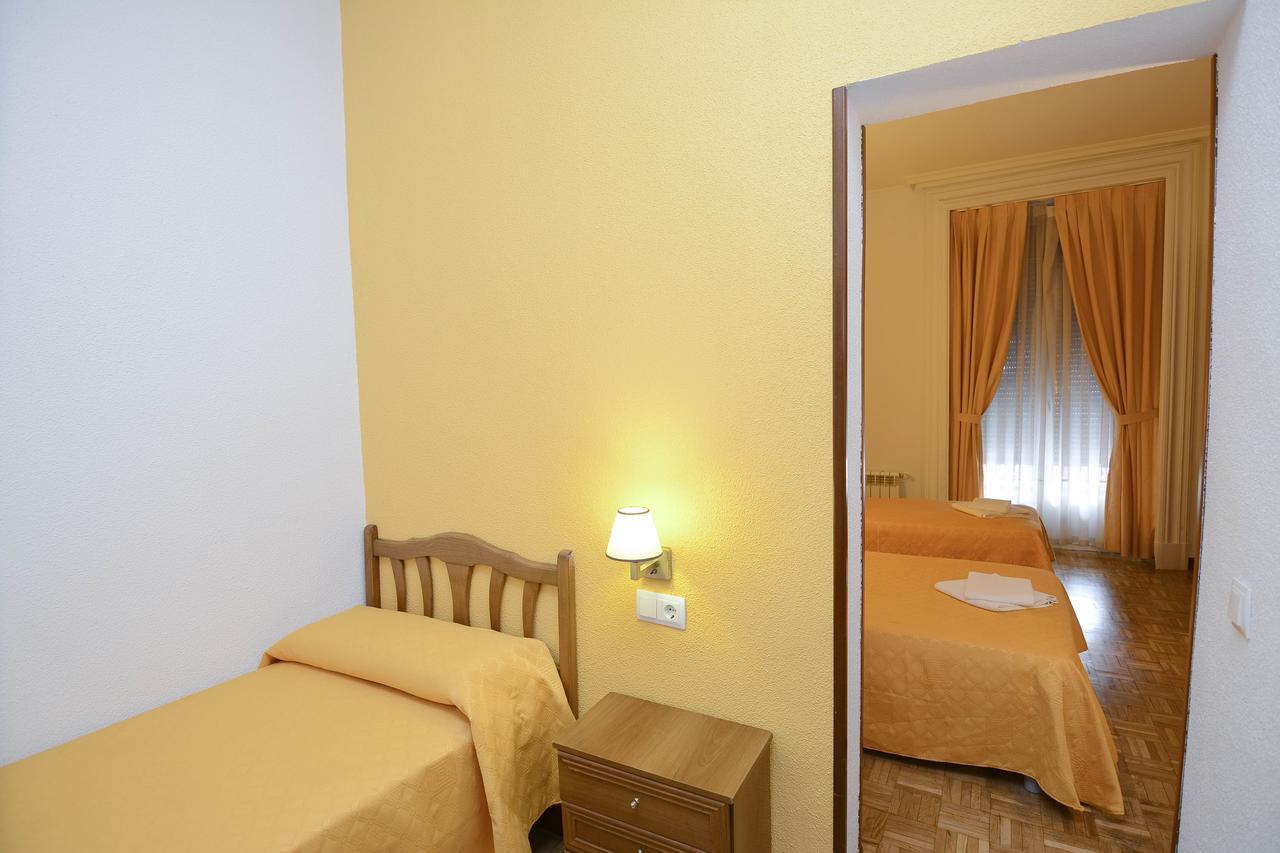 Hostal Edreira Madrid Ngoại thất bức ảnh